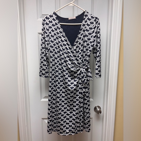 Gilli Dresses & Skirts - Gilli Navy & White Geometric Print Faux Wrap Dress | Size LP